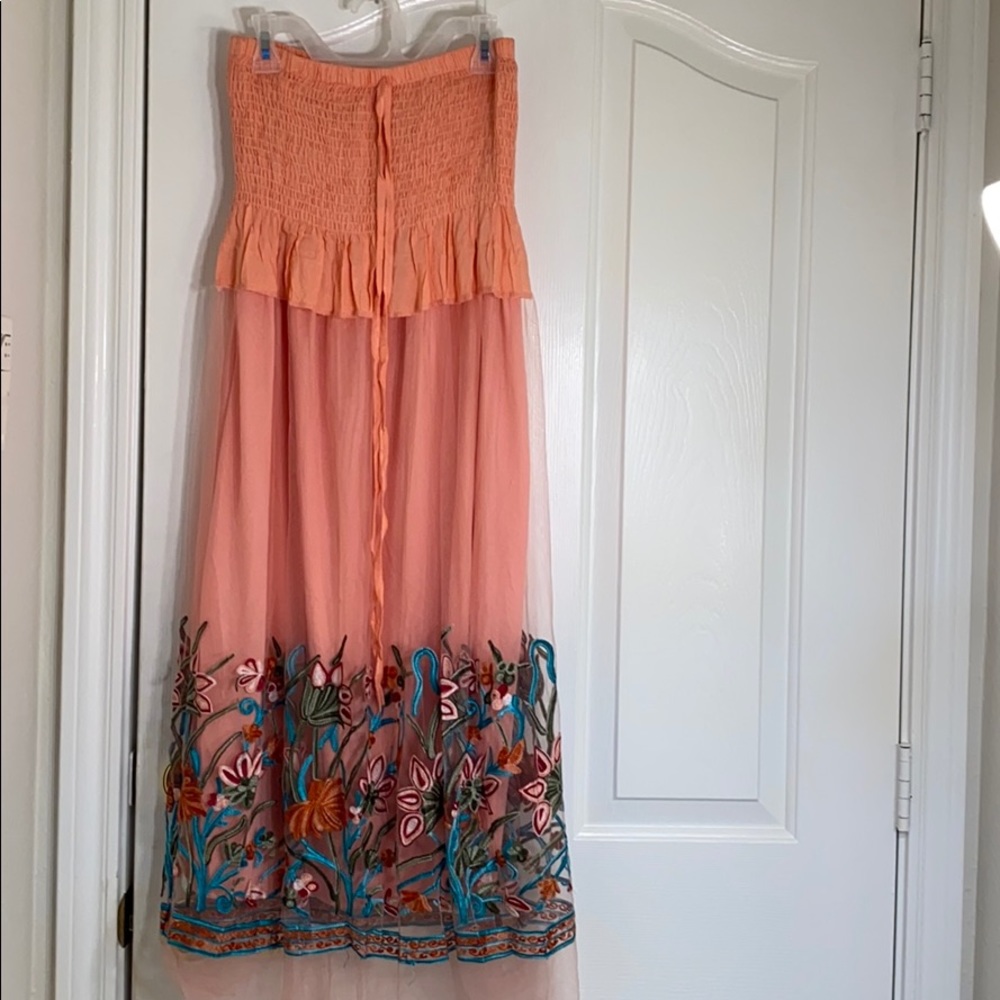 Pink floral embroidered skirt 🌸🌺